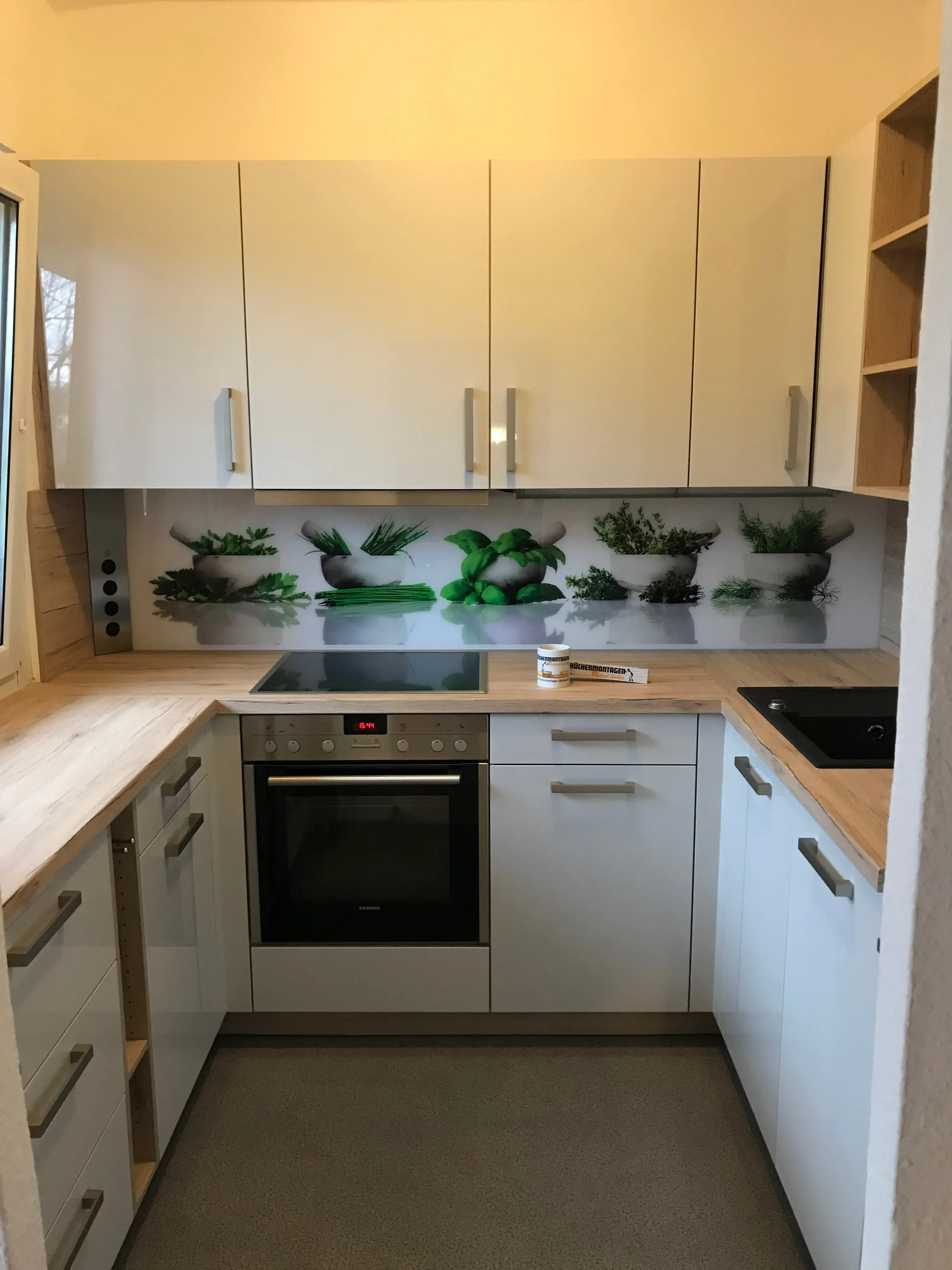 78ff9a7b-7a10-43d3-9c64-8ffc2e4b601bwbs70seidengrauhochglanzvonartegokuechenkuechenmontagenjaeschked.jpg